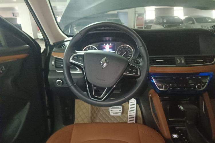 Used BORGWARD BX7 2016 28T Two-Wheel Drive Luxury Version 5 Seats
