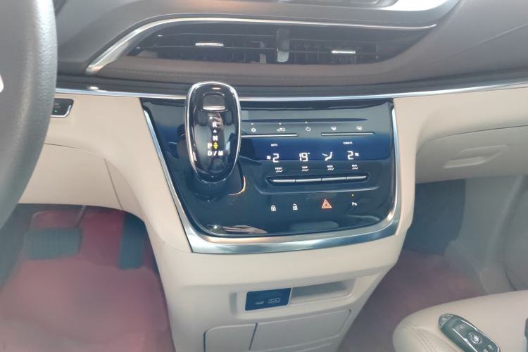 Used Buick GL8 2023 Land Executive Class Comfort Model