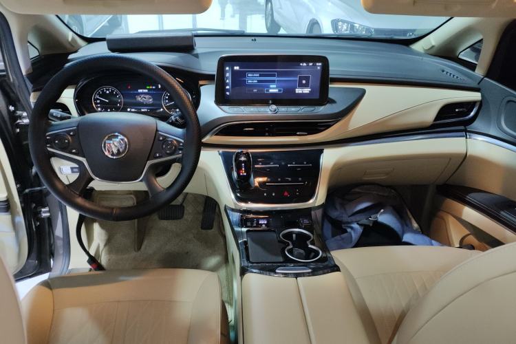 Used Buick GL8 2023 Facelifted Land Cruiser Executive Luxury Version
