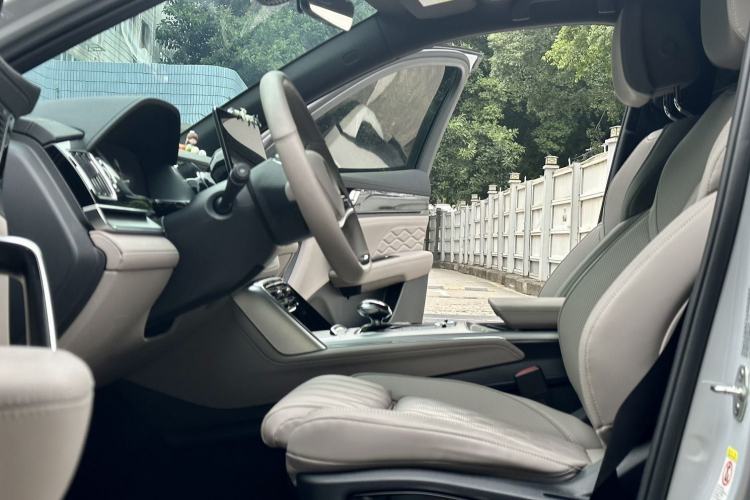 Used BYD Tang New Energy 2024 DM-i Glory Edition 112KM Flagship Model
