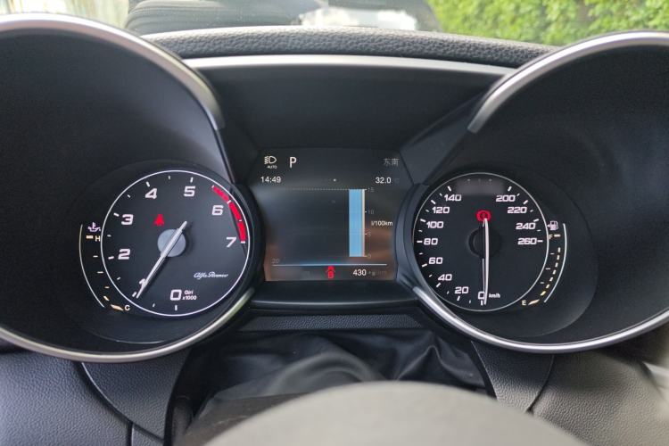 Used Alfa Romeo Giulia 2017 2.0T 280HP Luxury Edition
