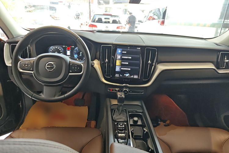 Used Volvo XC60 2019 T5 4x4 Zhiyuan Edition China VI Standard
