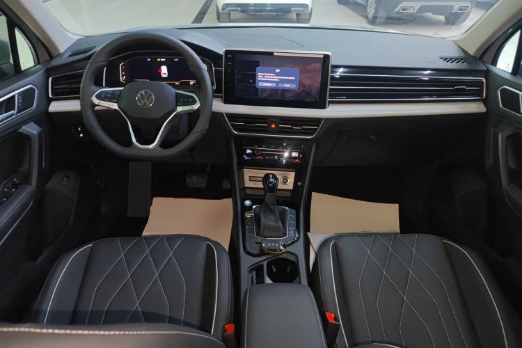 Used Volkswagen Tiguan L 2025 Model, Outstanding Version, 300TSI Automatic Two-Wheel Drive Longteng Edition