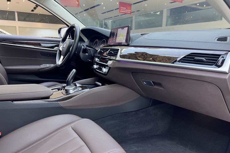 Used BMW 5 Series 2019 525Li Luxury Package
