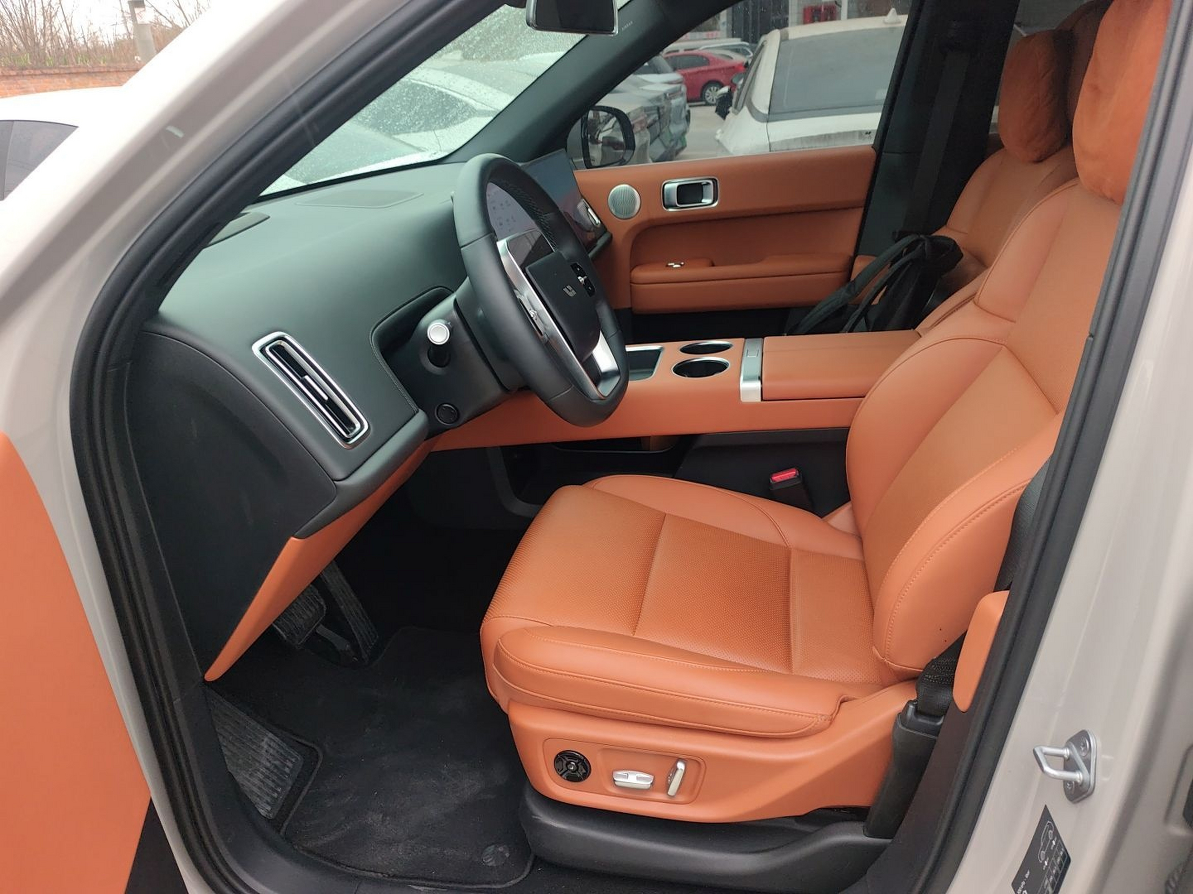 المقاعد الأمامية داخل السيارة