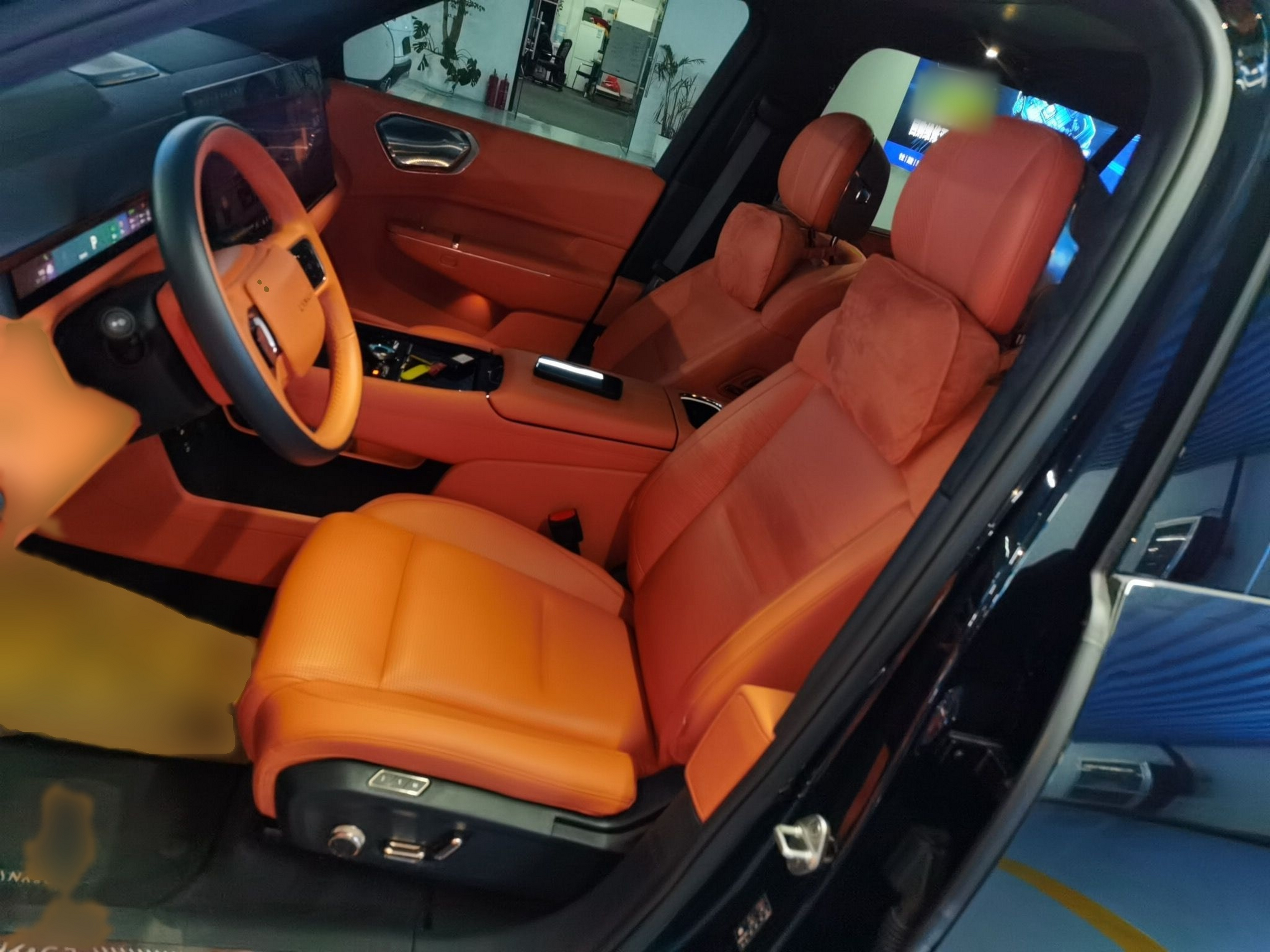 المقاعد الأمامية داخل السيارة