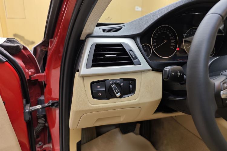 Used BMW 3 Series 2015 320i Luxury Line Stylish Edition