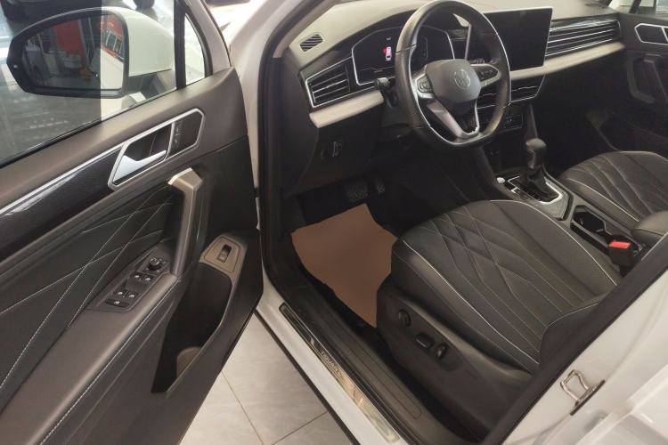 Used Volkswagen Tiguan L 2024 300TSI Automatic Two-Wheel Drive Smart Edition
