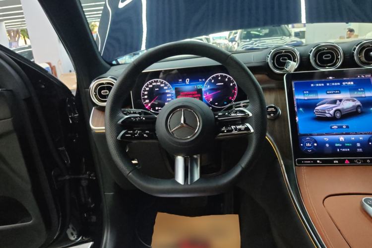 Used Mercedes-Benz GLC 2024 Refreshed GLC 300 L 4MATIC Dynamic Version 5 Seats
