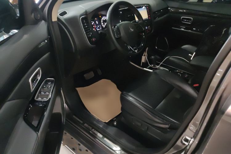 Used Mitsubishi Outlander 2019 2.0L Two-Wheel Drive Comfort Edition 5 Seats China VI Standard