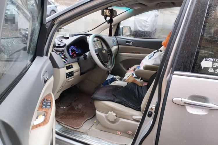 Used BYD M6 2015 2.4L Automatic Luxury Model
