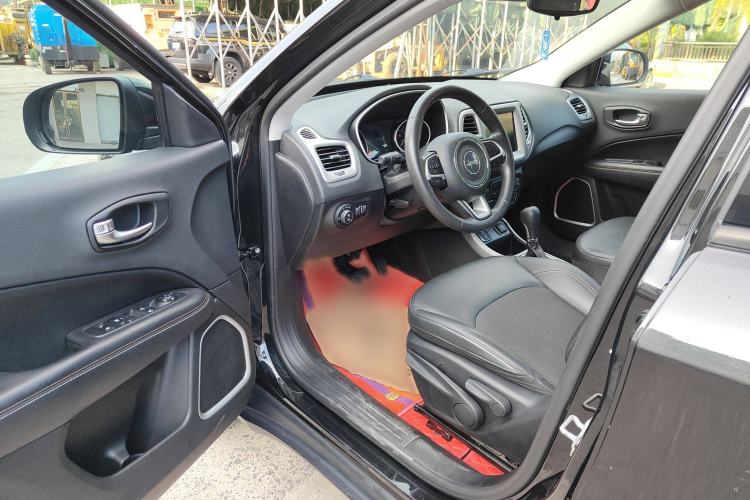 Used  Compass 2020 220T Automatic Leading Edition
