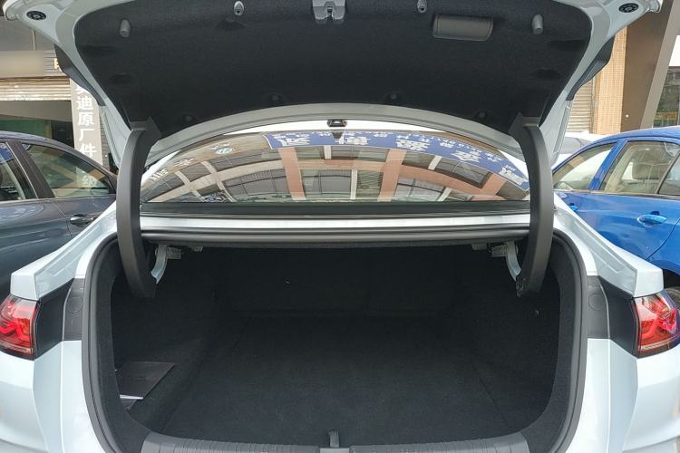 Used BYD Qin L 2025 DM-i Smart Drive 80KM Leading Model