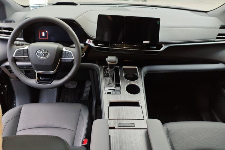 Used Toyota Granvia 2026 Model 2.5L Hybrid Prestige PLUS Edition