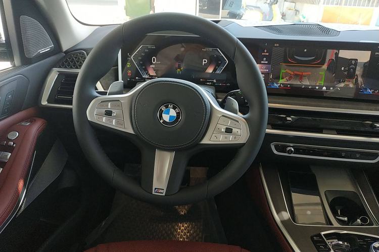 Used BMW X5 2023 xDrive 30Li Luxury M Sport Package
