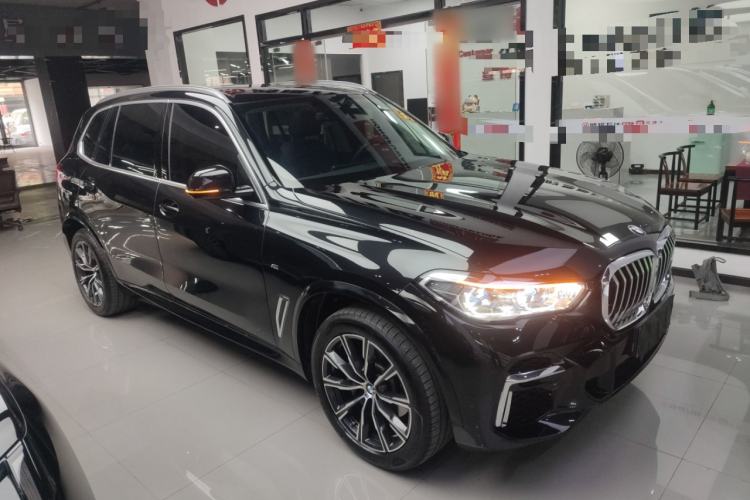 Used BMW X5 2022 xDrive 30Li Luxury M Sport Package
