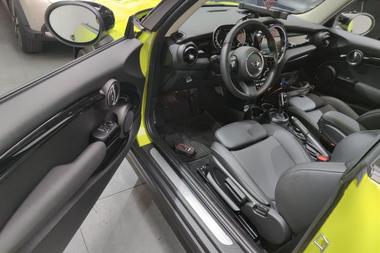 Used  MINI 2023 1.5T COOPER Artist
