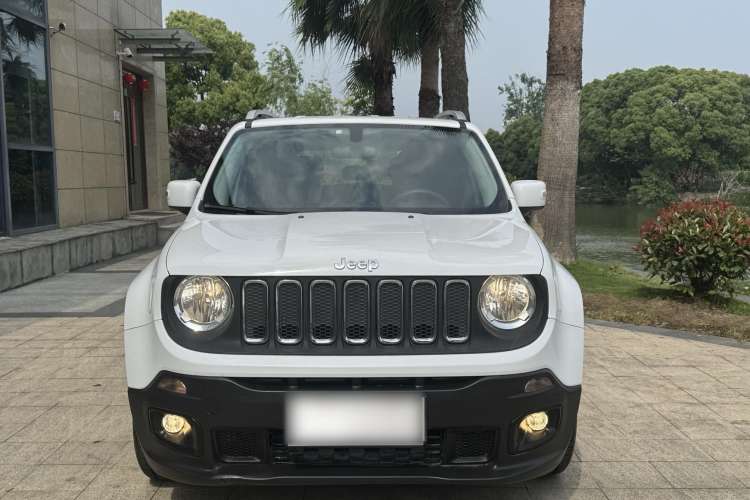 Used  Renegade 2018 Connected Large Screen Version 180T Automatic Kinetic Edition+
