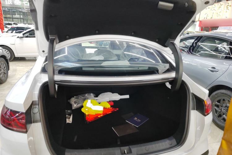 Used BYD Qin L 2025 DM-i Smart Drive 80KM Leading Model