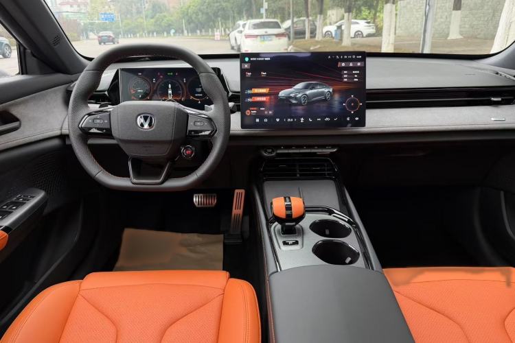 Used Changan UNI-V 2025 Model Third-Generation 2.0T Dynamic Edition