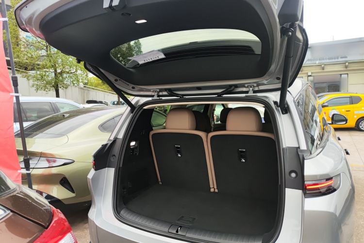 Used Li Auto Li Auto i8 2025 Standard Edition
