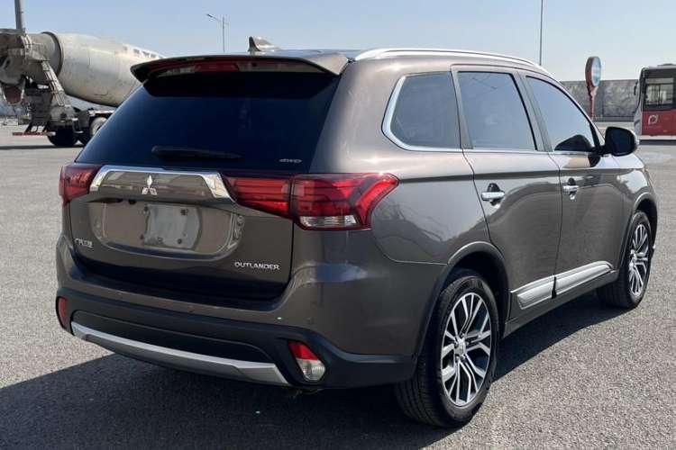 Used Mitsubishi Outlander 2018 2.4L 4x4 Elite Edition 5 Seats
