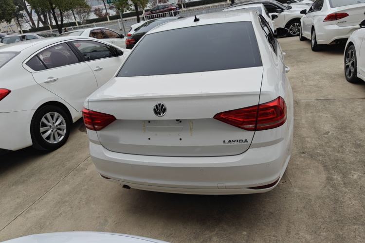 Used Volkswagen Lavida 2015 1.6L Manual Fashion Edition
