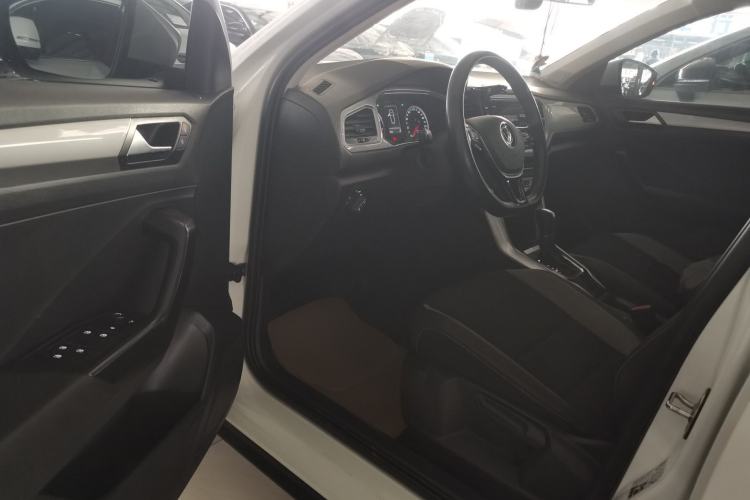 Used Volkswagen T-ROC 2021 280TSI DSG Two-Wheel Drive Elite Connect Edition
