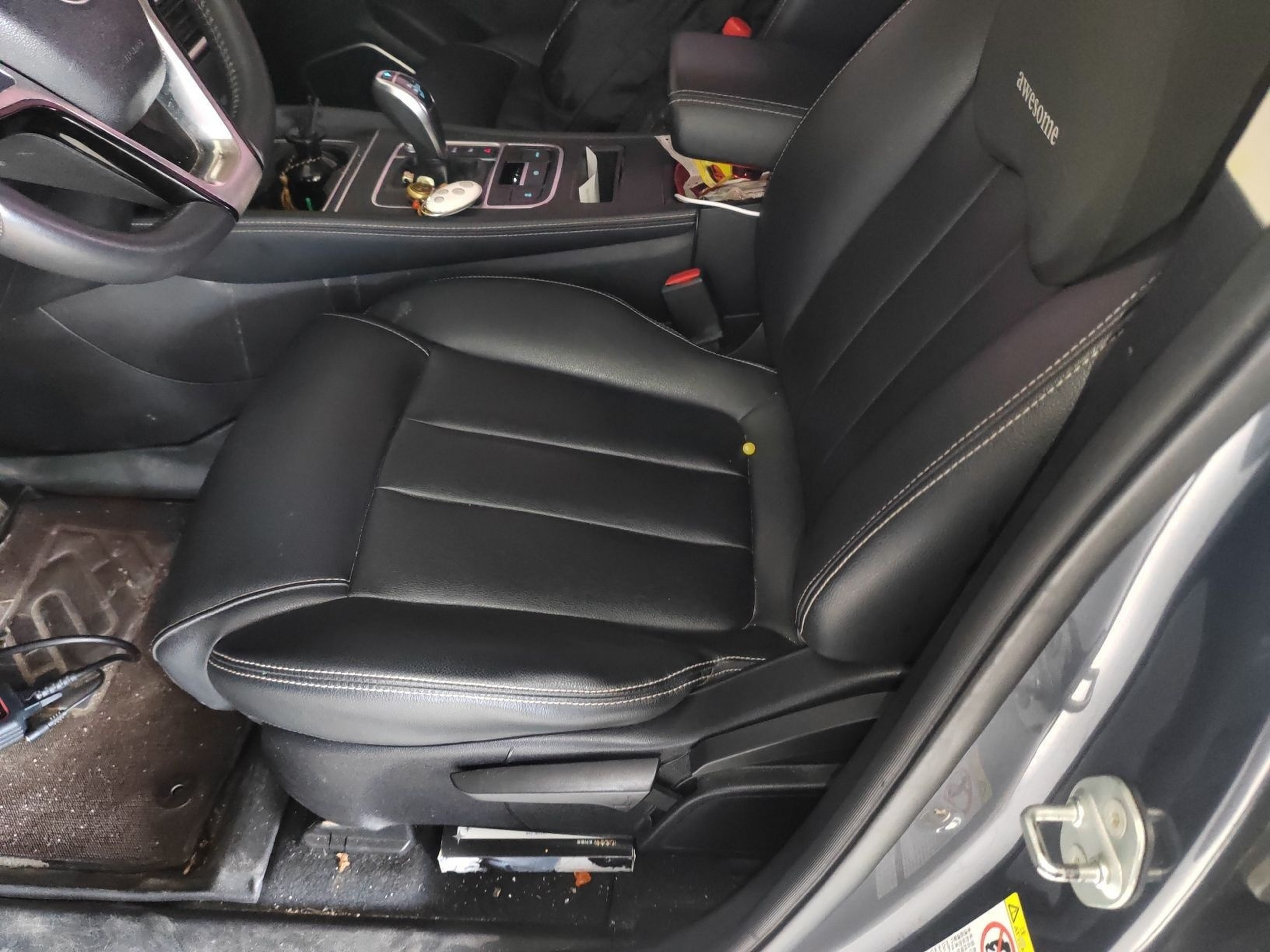 Переднее сиденье в автомобиле