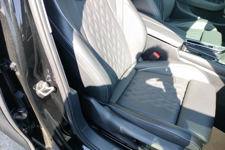 Used Volkswagen Magotan 2024 380TSI DSG Prestige Edition DaMai Package
