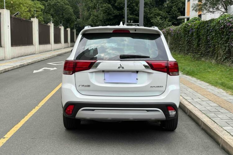 Used Mitsubishi Outlander 2019 2.0L Two-Wheel Drive Comfort Edition 5 Seats China V Standard
