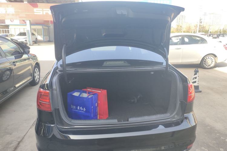 Used Volkswagen Sagitar 2015 230TSI Automatic Comfort Version
