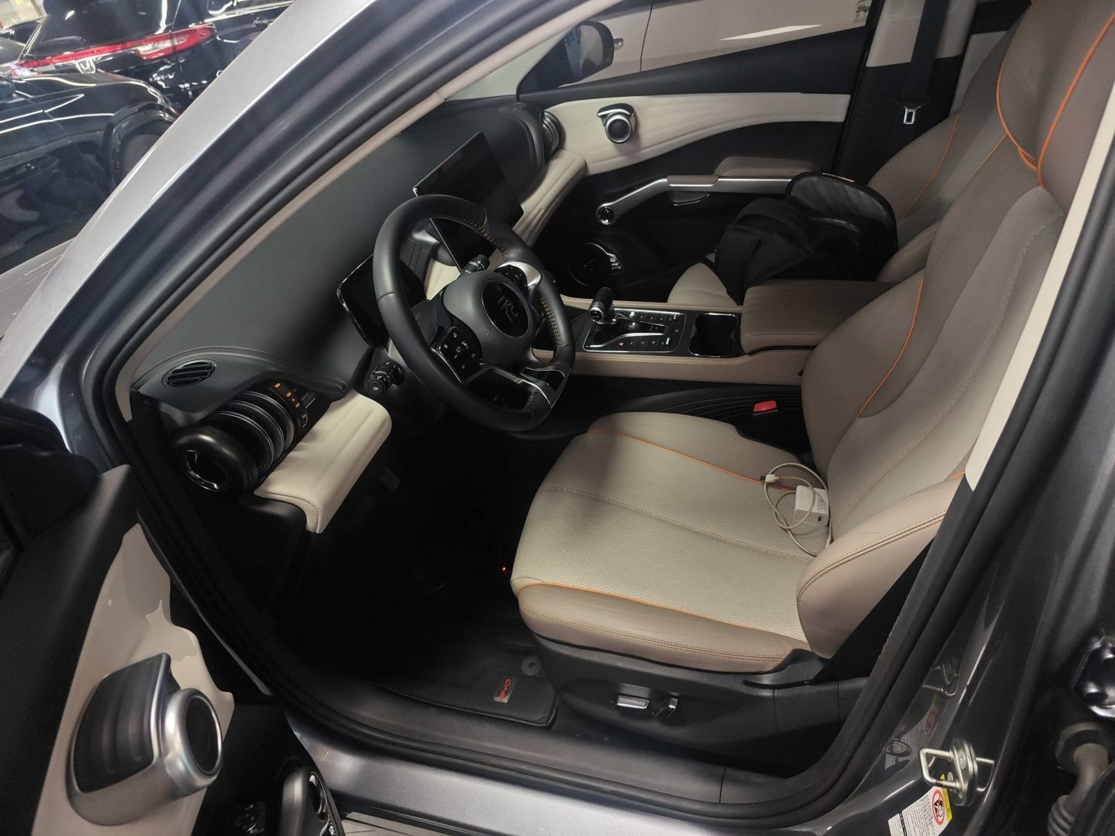 Переднее сиденье в автомобиле