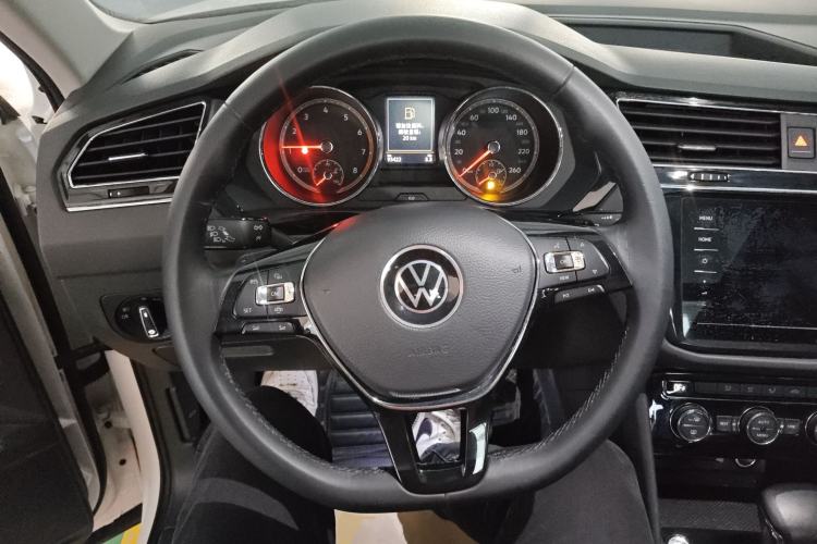 Used Volkswagen Tiguan L 2021 330TSI Automatic Two-Wheel Drive Smart Edition
