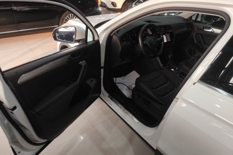 Used Volkswagen Tiguan L 2019 Revised 330TSI Automatic Two-Wheel Drive Smart & Luxury Edition China VI Standard
