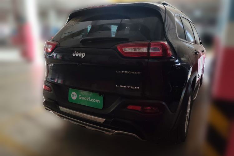 Used  Cherokee 2017 2.0L Superior Edition