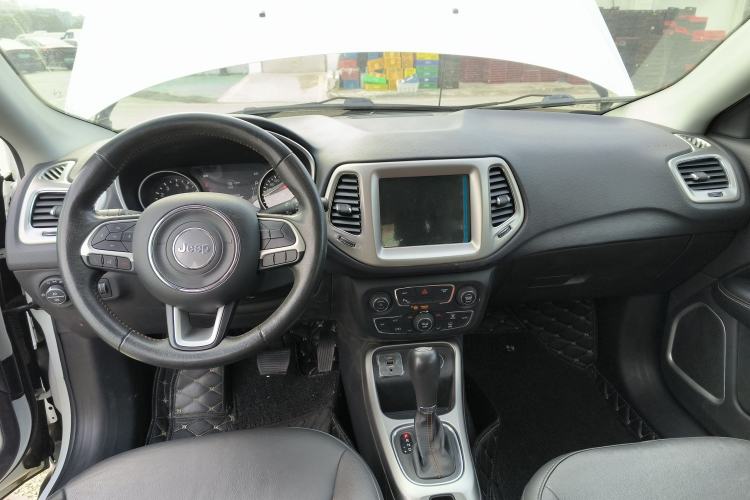 Used  Compass 2017 200T Automatic Family Edition
