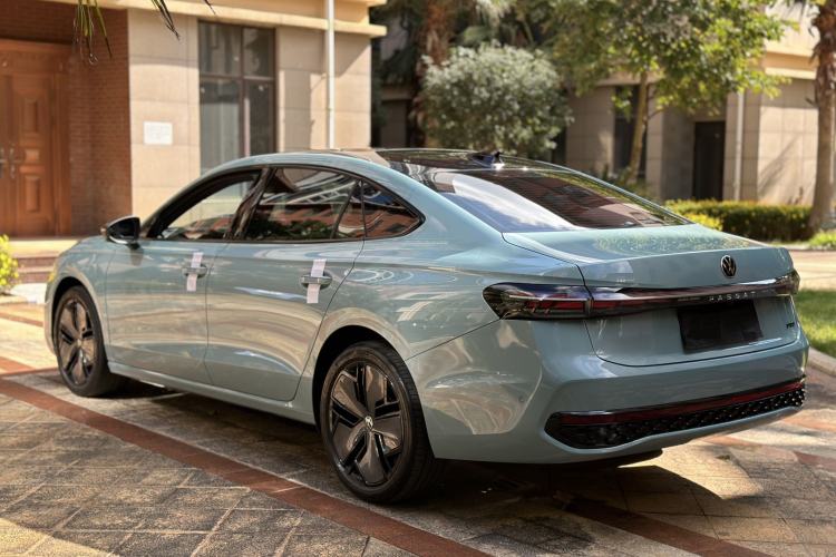 Used Volkswagen Passat 2025 Pro 380TSI Starry Dragon Luxury Edition
