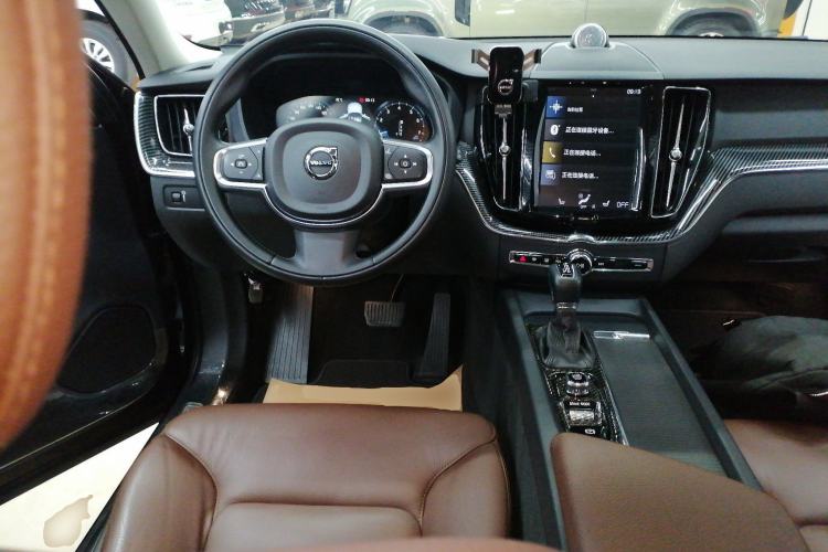 Used Volvo XC60 2019 T5 4x4 Zhiyuan Edition China VI Standard
