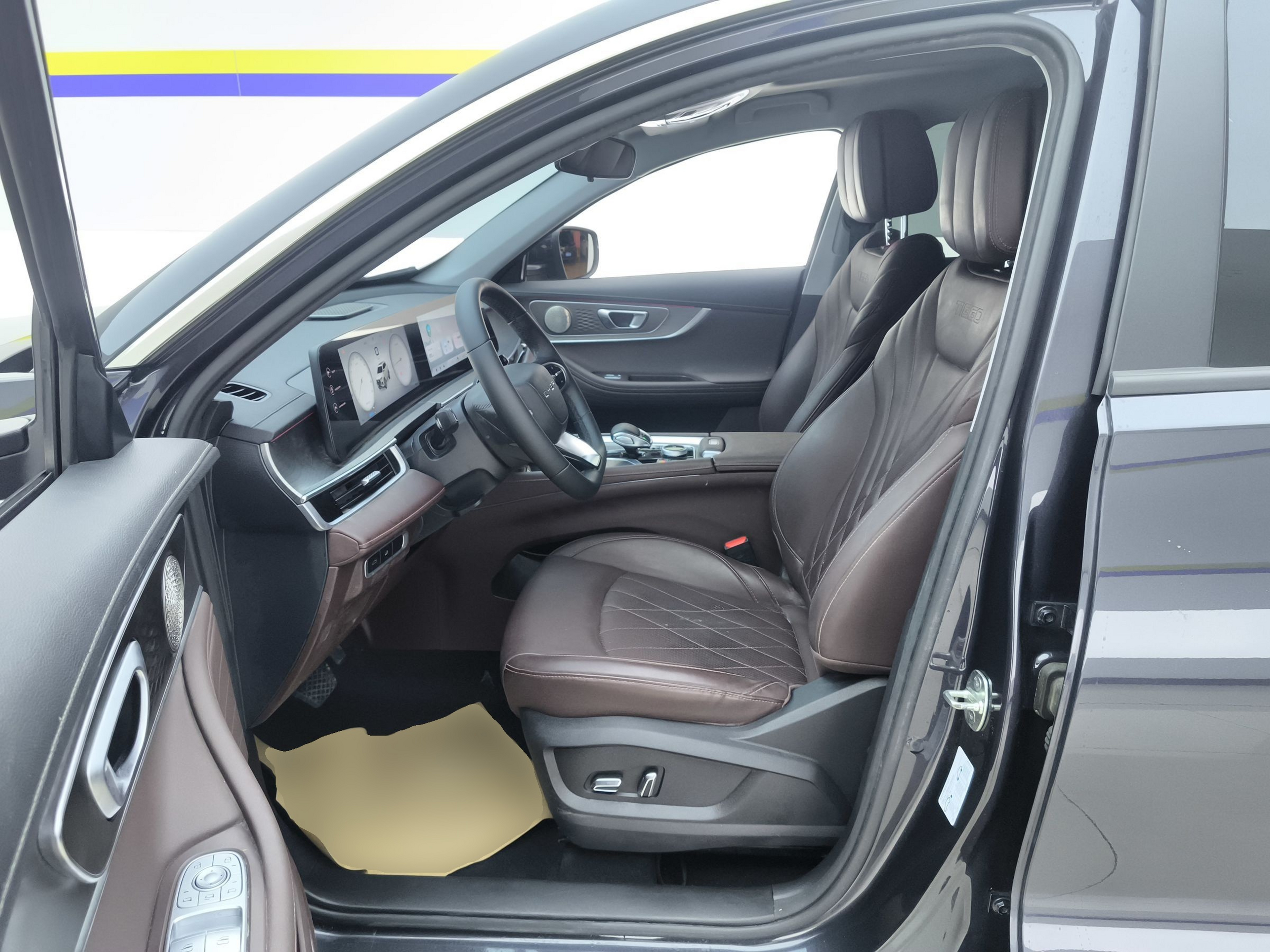 Переднее сиденье в автомобиле