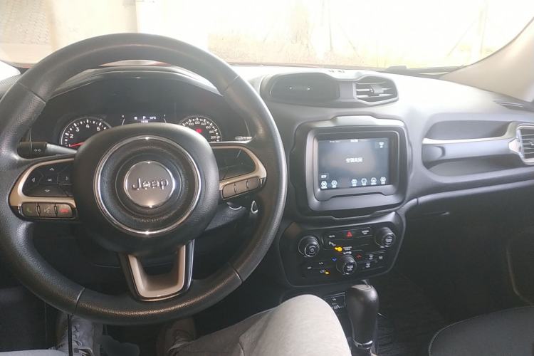 Used  Renegade 2018 Connected Large Screen Version 180T Automatic High-Energy Edition
