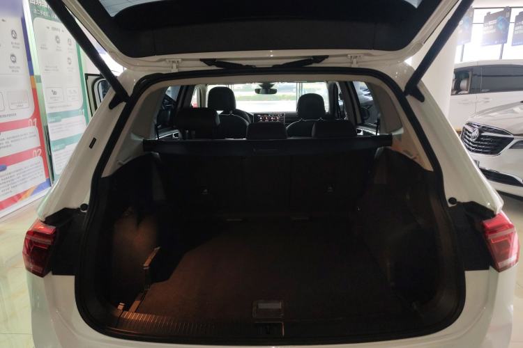 Used Volkswagen Tiguan L 2023 330TSI Automatic Two-Wheel Drive R-Line Enjoyment Edition
