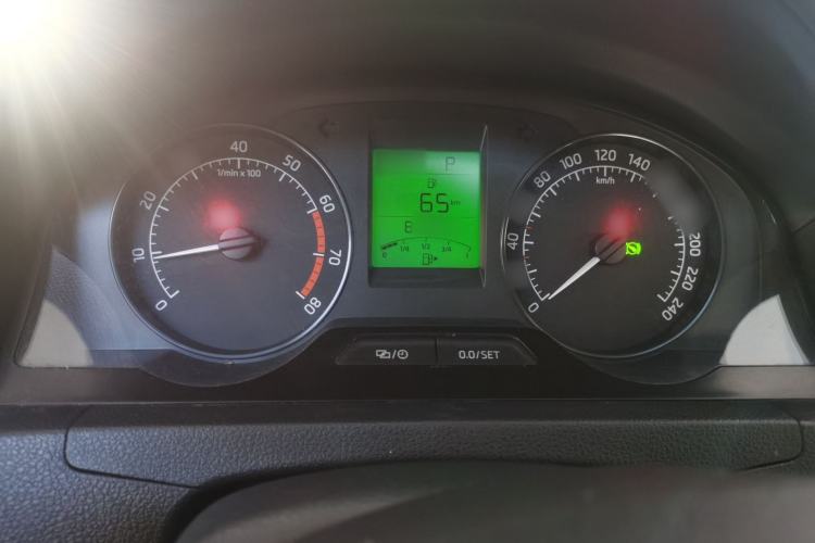 Used Skoda Rapid 2015 1.6L Automatic Smart Selection Model
