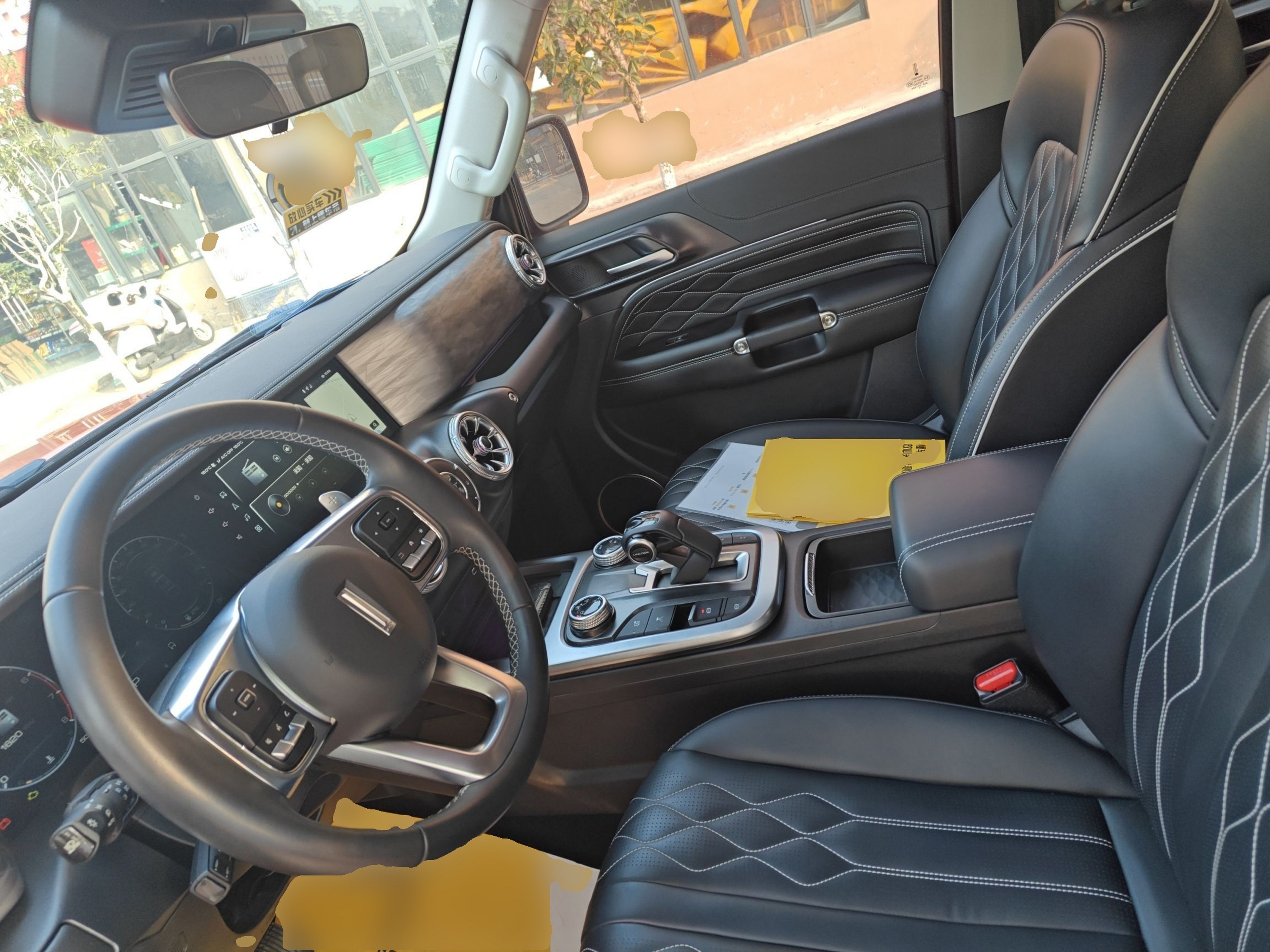 المقاعد الأمامية داخل السيارة