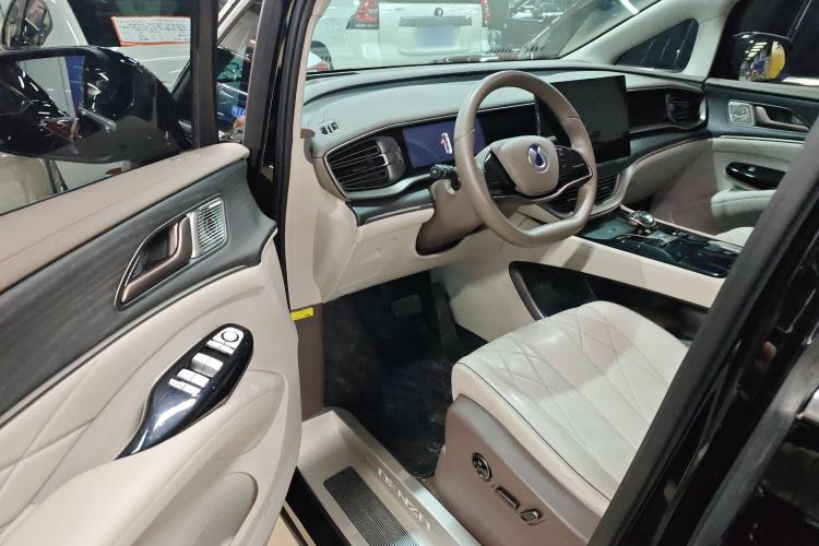 Used Denza D9 2022 DM-i 970 Four-Wheel Drive Prestige Model
