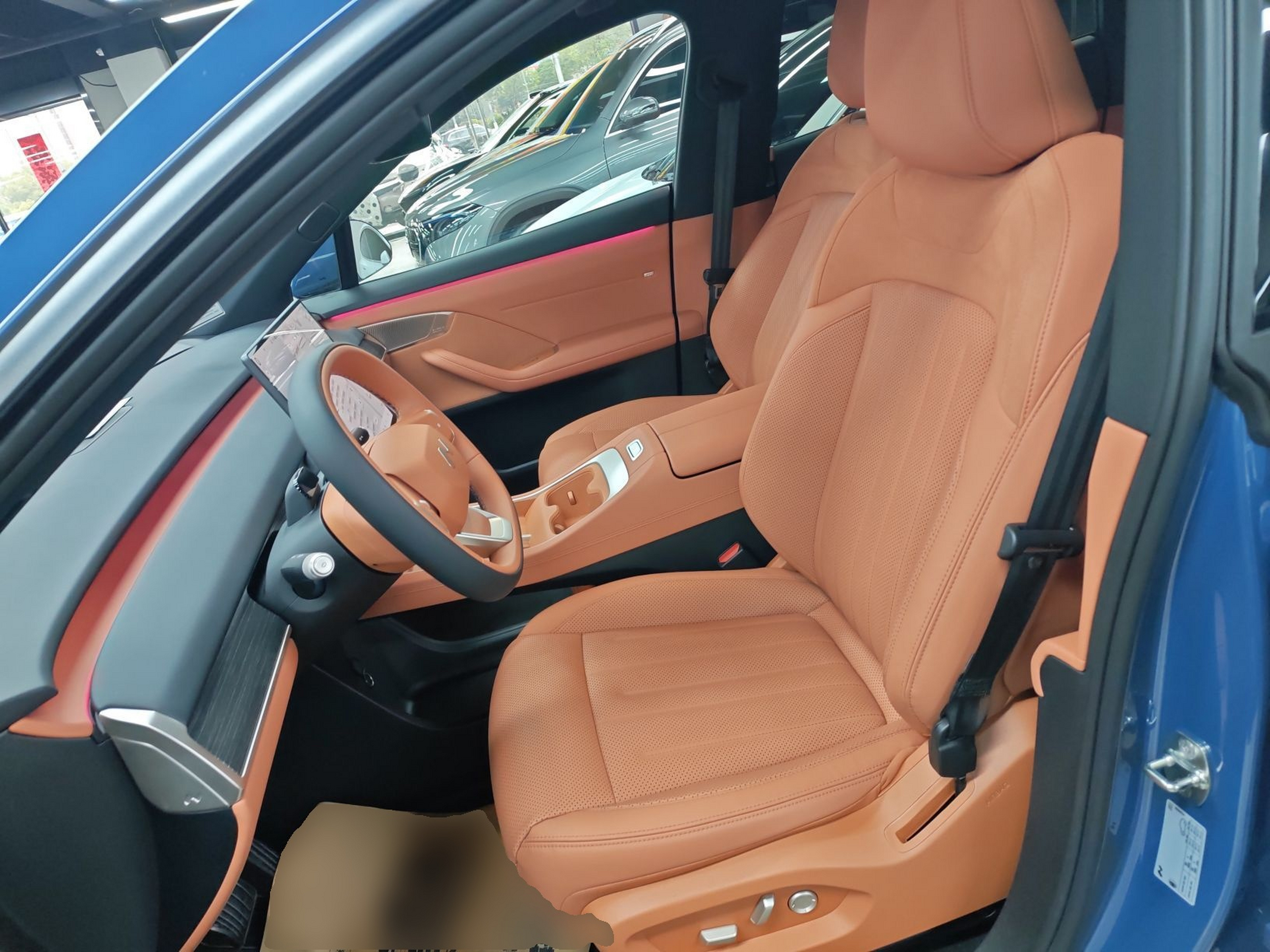 المقاعد الأمامية داخل السيارة