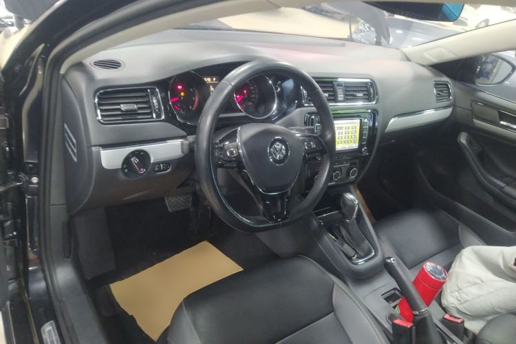 Used Volkswagen Sagitar 2017 230TSI Automatic Comfort Version
