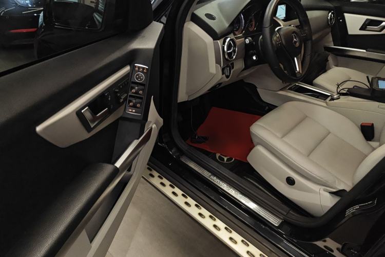 Used Mercedes-Benz GLK-Class 2013 GLK 300 4MATIC Dynamic Sunroof Model
