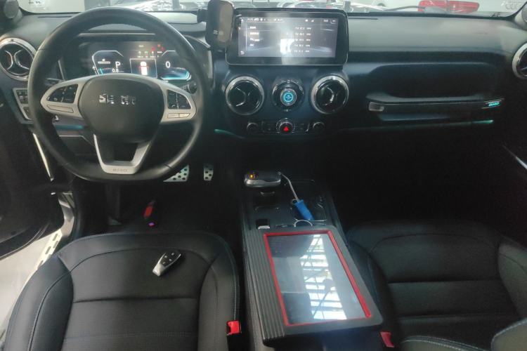 Used  BJ40 2020 2.0T Automatic Four-Wheel Drive Urban Hunter Edition Chivalrous Type
