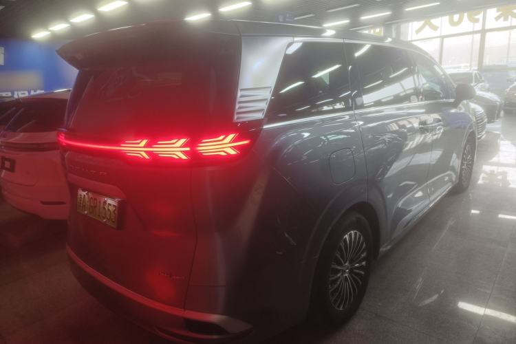 Used Denza D9 2024 DM-i 980 Four-Wheel Drive Prestige Model
